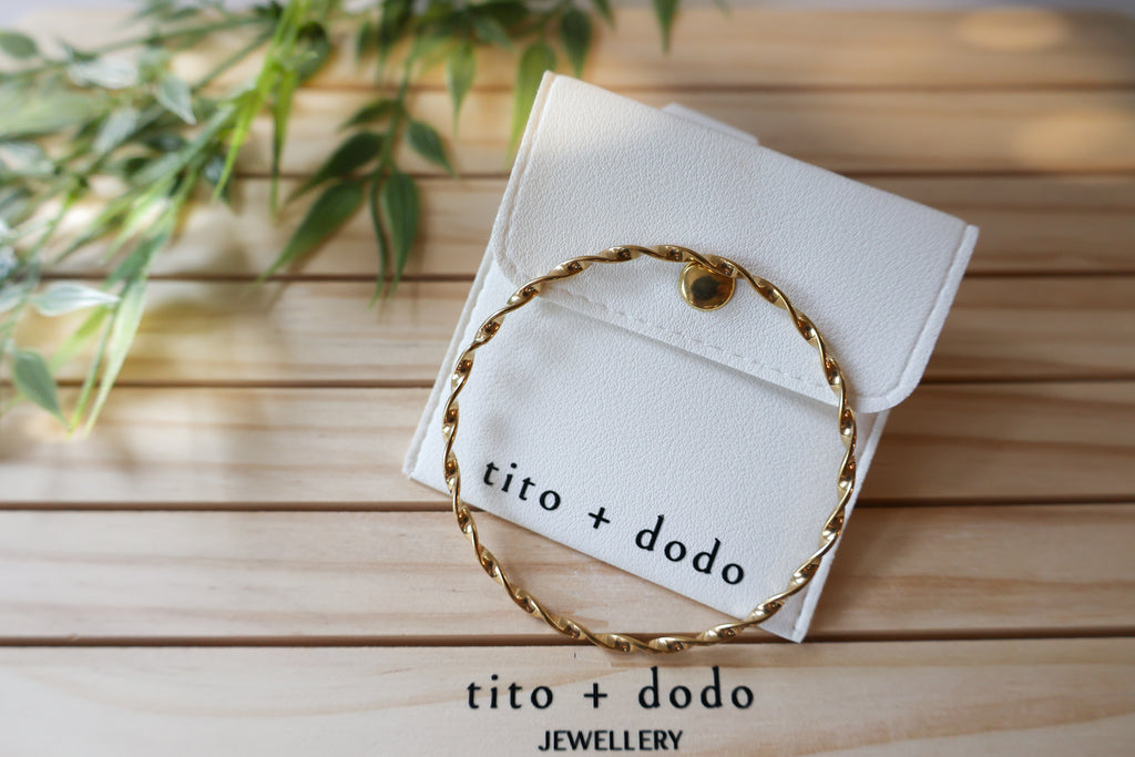 gold twist bangle